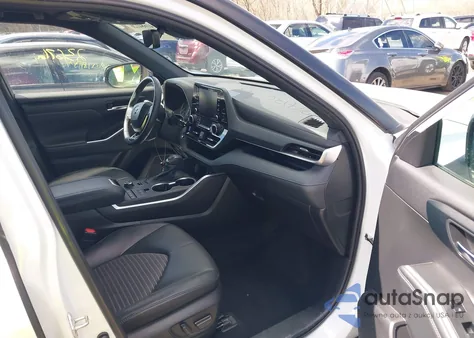 2022 Toyota Highlander Xse z USA, uszkodzony, nr VIN 5TDLZRBH0NS235559